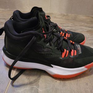 Basketball shoes